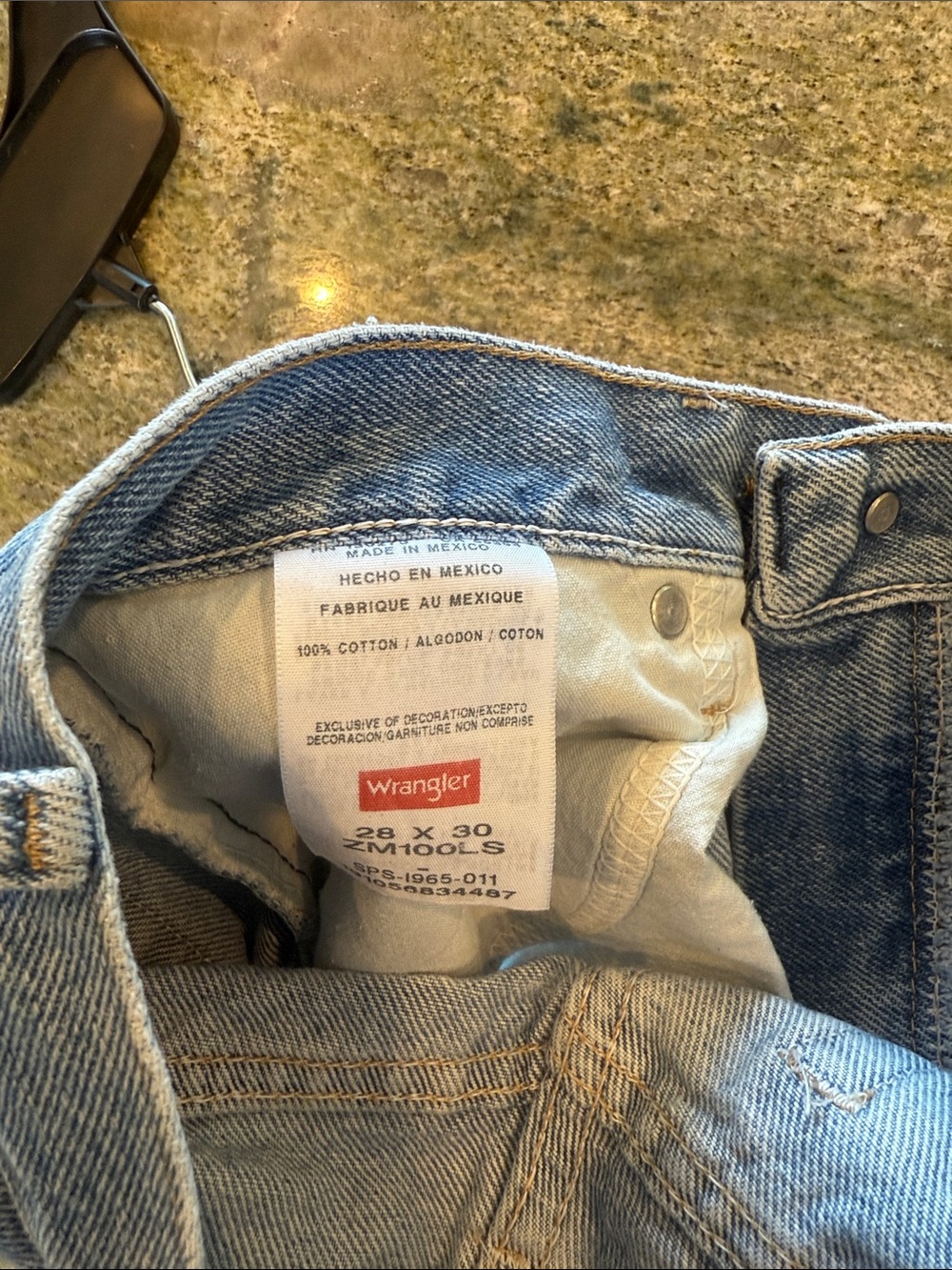 Men’s Wrangler Authentics Jeans in Light Wash Denim size 28x30 - Picture 6 of 6
